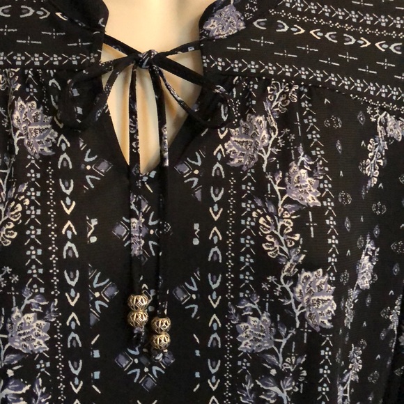 Black flowered long top. - Picture 2 of 4